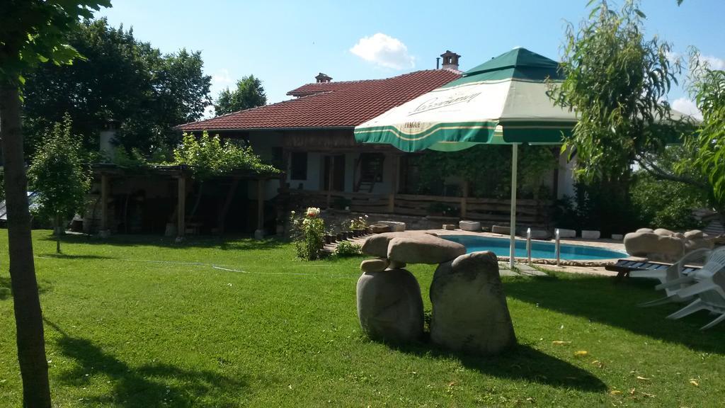 Hotel Pri Chakara Arbanasi Bagian luar foto