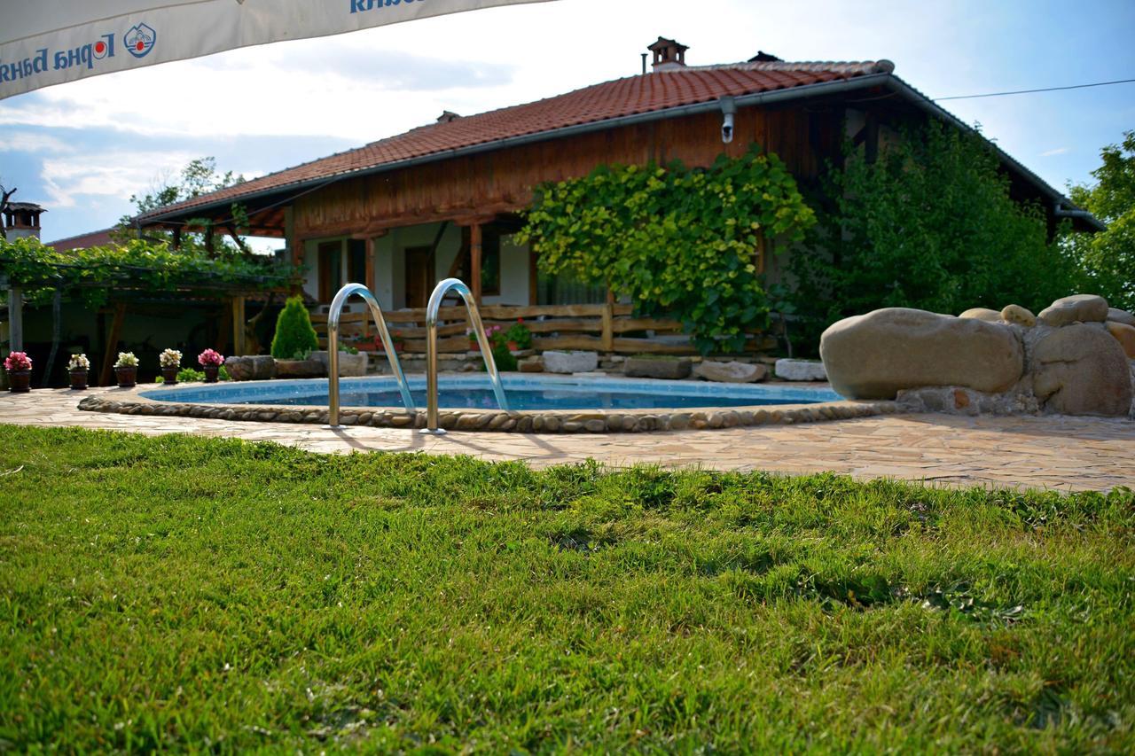 Hotel Pri Chakara Arbanasi Bagian luar foto